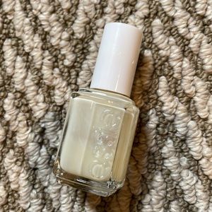 Essie “allure”
